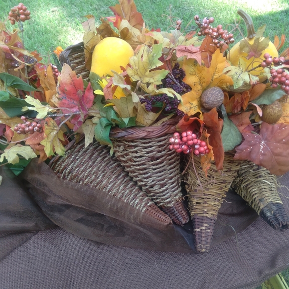 5 cornucopia baskets with faux fall arrangements - Picture 1 of 16